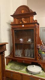 Credenza lavorata a mano