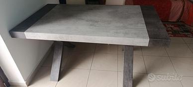 Tavolo colore cemento