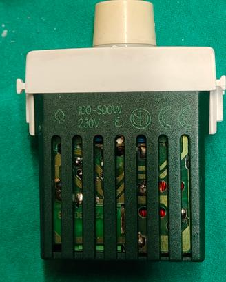 Vimar potenziometro luce 220v.