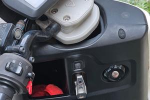 Scooter elettrico NIU GT bianco