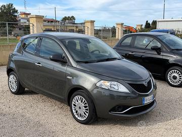 Lancia Ypsilon 1.2 69 CV 5 porte Gold