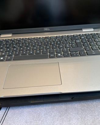 Dell Precision 3590 15,6" 16GB Ultra 7 512SSD