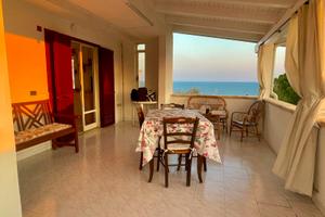 Last minute casa sul mare le castella piscine