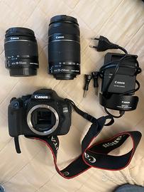 Macchina fotografica Canon con i suoi componenti