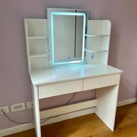 Toletta da trucco con specchio illuminato a LED