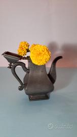 Brocca quadrata in peltro