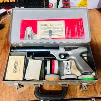 Pistola sparachiodi a carica per cemento