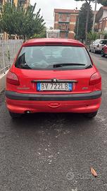 Auto Peugeot Rosso