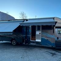 Camper modello americano mansardato