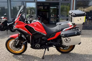 MOTO MORINI X-Cape 650 .