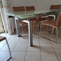 Tavolo in cristallo allungabile