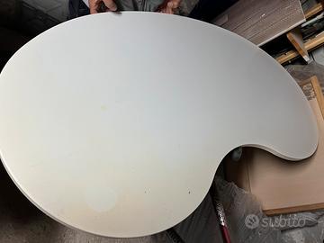Scrivania ikea a forma di fagiolo
