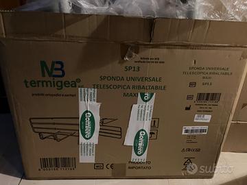 Sponda telescopica universale per letto.