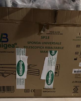 Sponda telescopica universale per letto.