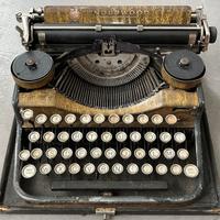 Antica macchina da scrivere UNDERWOOD
