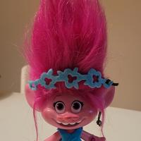 Poppy Trolls parla e canta.