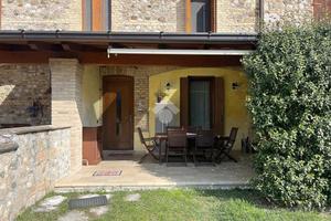 VILLA A SCHIERA CENTRALE A MARTIGNACCO