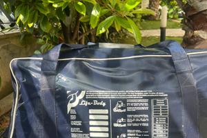 Atollo/zattera di salvataggio