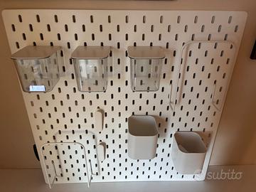 Pannello porta oggetti Ikea con accessori 