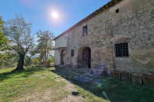 Rustico / Casale di 400 m² con più di 5 locali a M