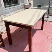 Sedie e tavolo