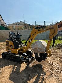 Noleggio a caldo mini escavatore con operatore