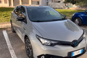 Toyota Auris 2015 1.8 Hybrid