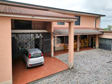 CAPANNONE A BRANDICO