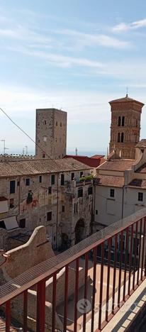 Soluzione con terrazzo vista mare