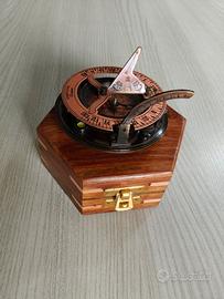 bussola meridiana e box in legno stile vintage