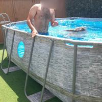 Piscina ovale usata 4 mesi. Bestway