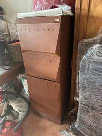 Cassettiera in metallo color corten Olivetti