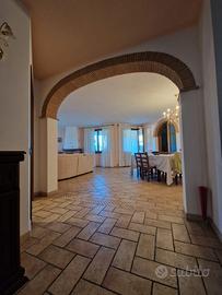 Immobile di ampia metratura con giardino