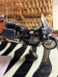 modellino Moto Guzzi v7 carabinieri