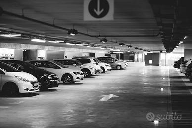 Parcheggio coperto auto e moto