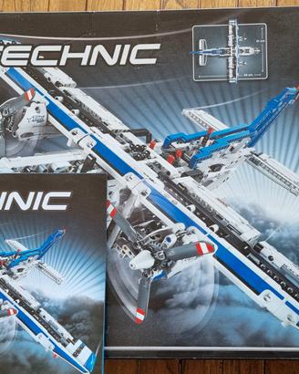 LEGO Technic 42025 - Aereo da carico 2in1