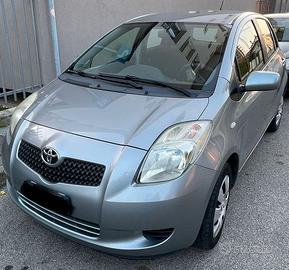Toyota Yaris 1.0 benzina