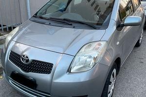 Toyota Yaris 1.0 benzina