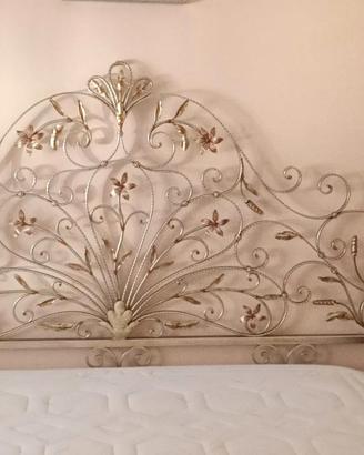 Testata letto in ferro battuto decorato