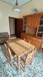 Soggiorno completo, credenza, tavolo, divano