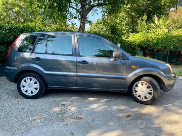 Ford Fusion 2004