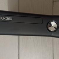 Xbox360 4 GB con due joystick e giochi