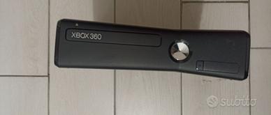 Xbox360 4 GB con due joystick e giochi