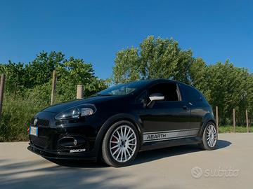 grande punto abarth, leggere bene la descrizione !