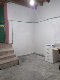 Fondo / Parcheggio scooter-bici