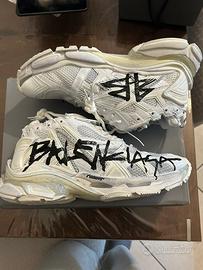 balenciaga runner graffiti