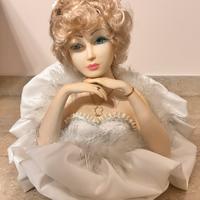 Busto di donna in porcellana