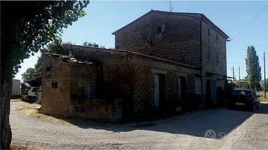 Casa indipendente di 120 m² con più di 5 locali a 