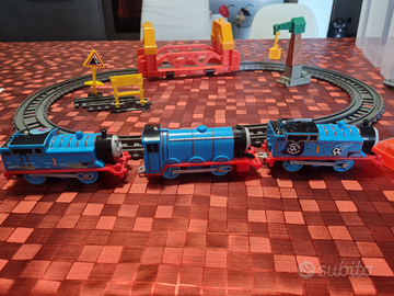 Pista trenino thomas e 3 trenini elettrici