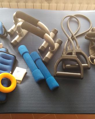 Set attrezzi per esercizi fisici